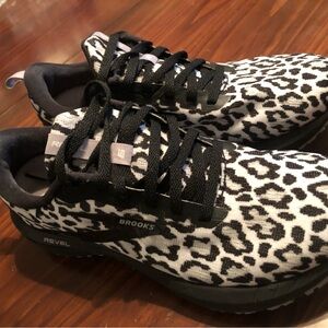 Women’s brooks revel